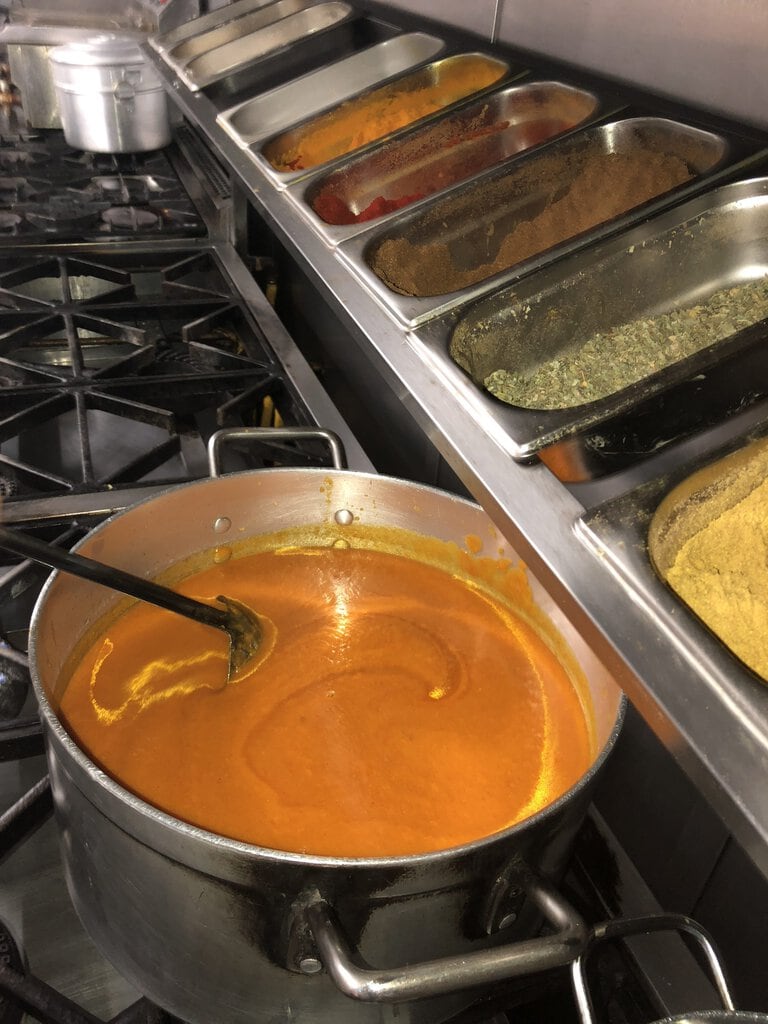 Base Gravy Pot & Spice Rack